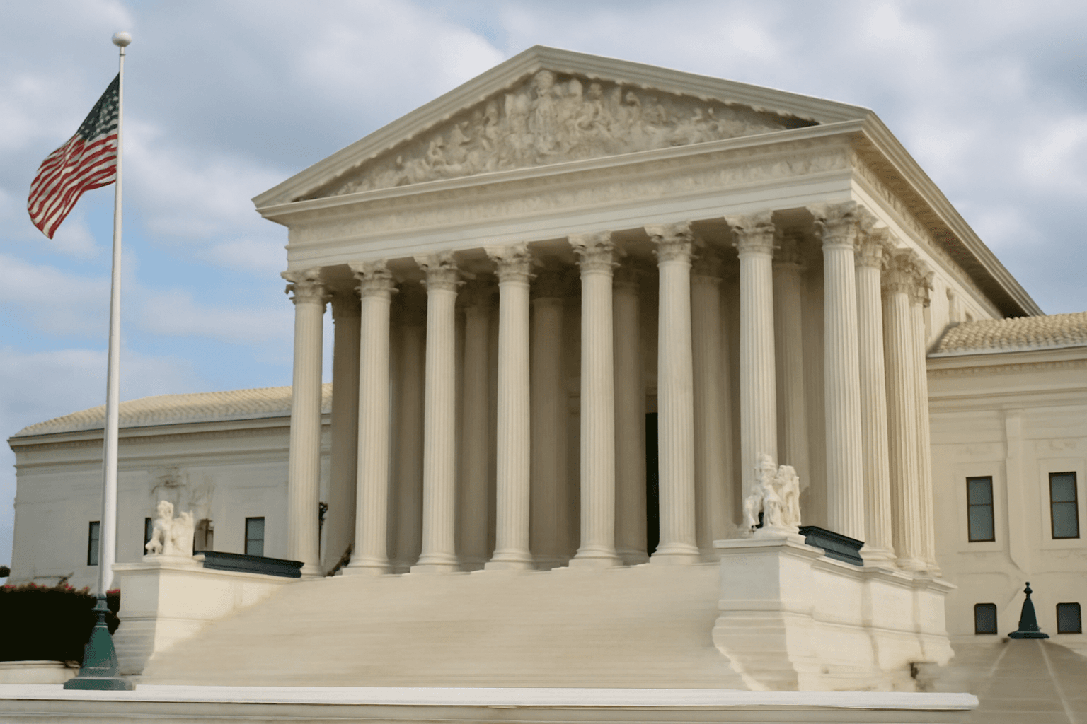 US Supreme Court Allows Revocation of Parole Status for Migrants US Supreme Court Allows Revocation of Parole Status for Migrants