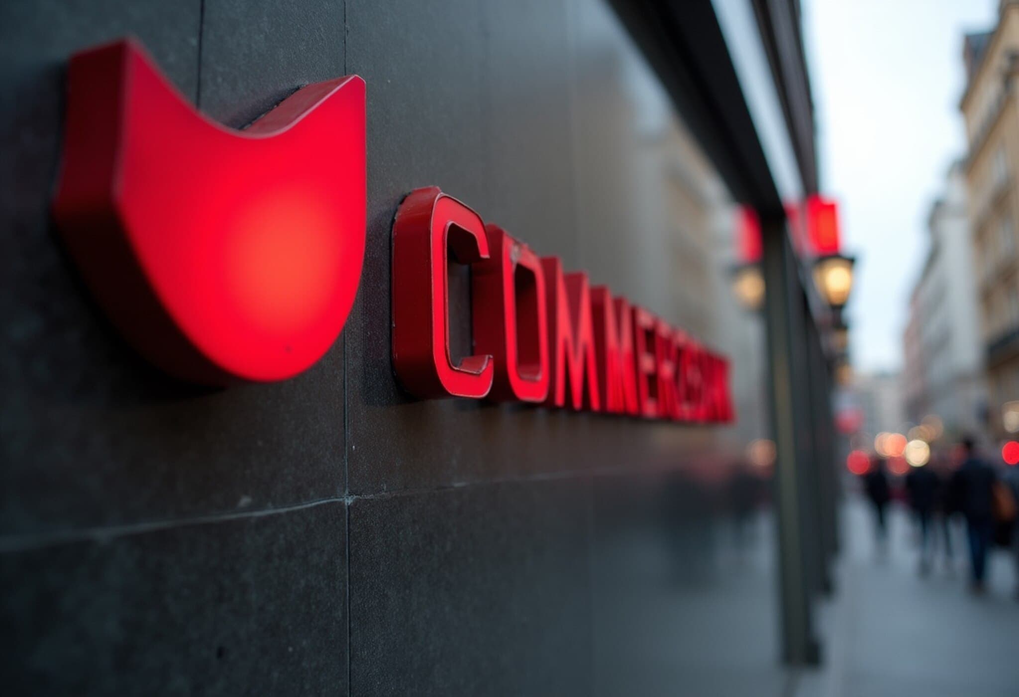 UniCredit CEO Says Commerzbank Takeover Too Costly for Now UniCredit CEO Says Commerzbank Takeover Too Costly for Now